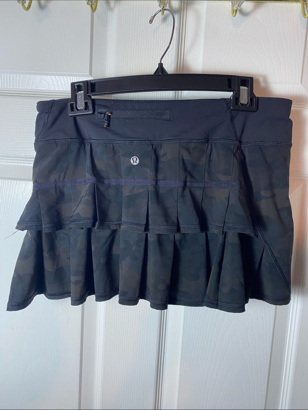 Lululemon Pace Setter Black Dark Camo Tiered Shorts Skort Size 8
